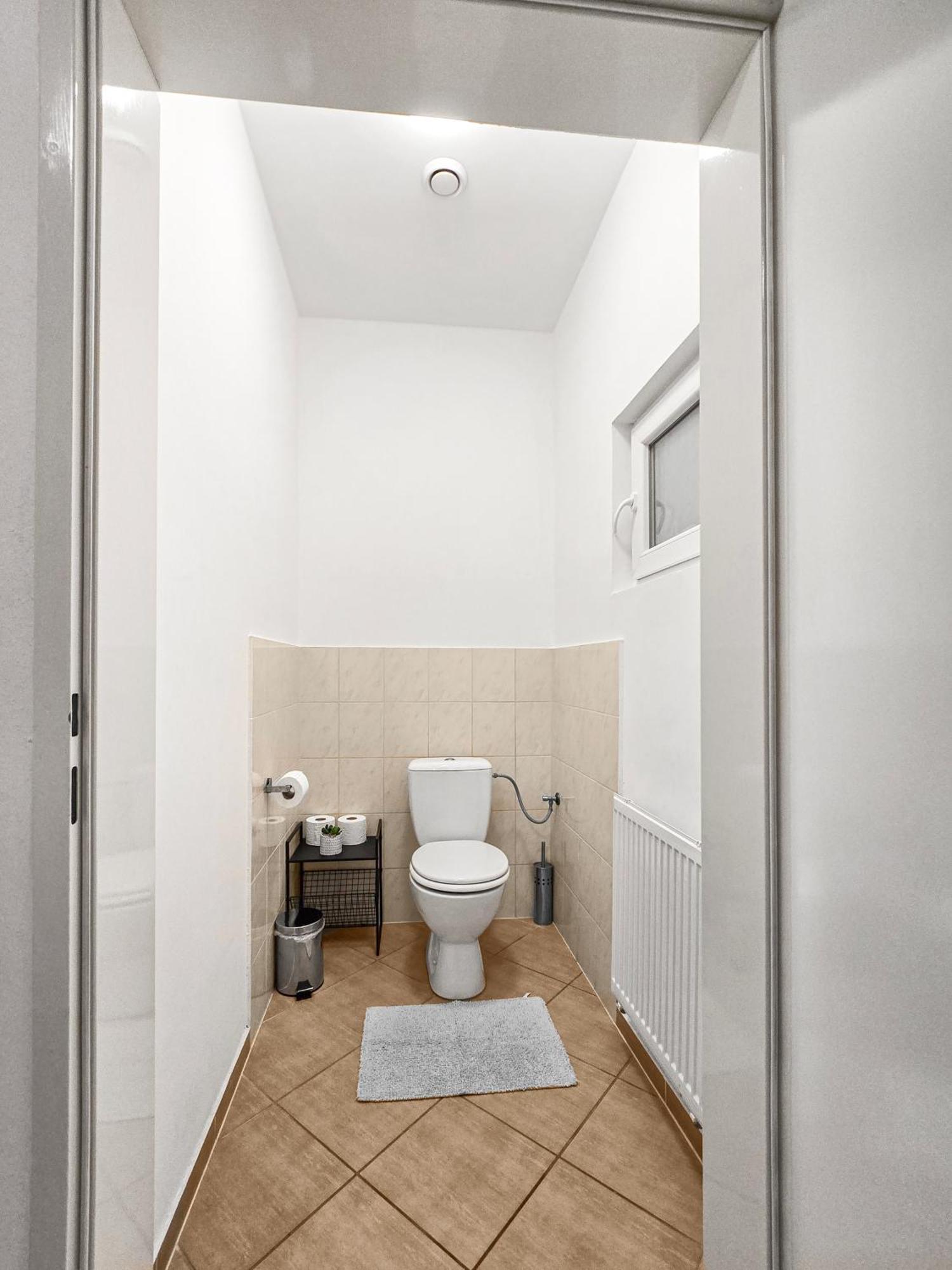 Modern Three-Bedroom, Triple King Beds เวียนนา ภายนอก รูปภาพ