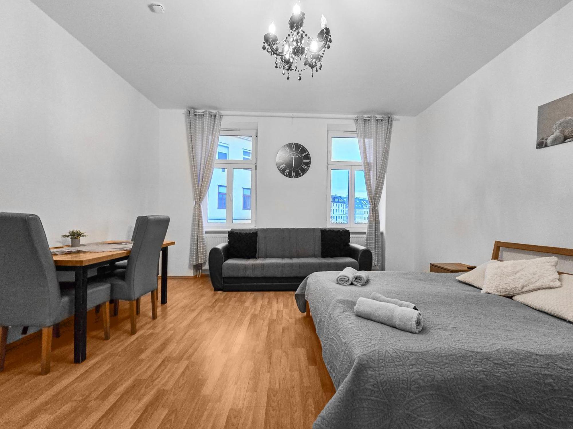 Modern Three-Bedroom, Triple King Beds เวียนนา ภายนอก รูปภาพ