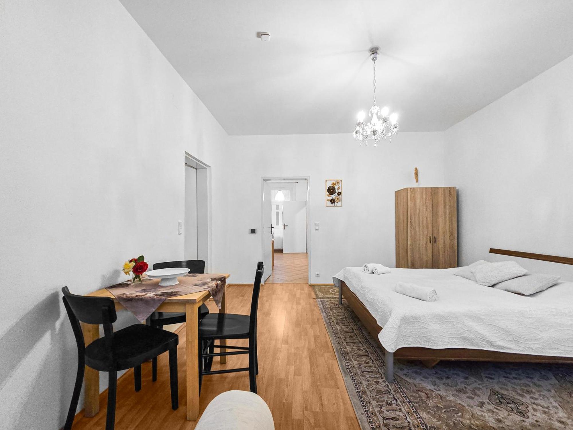 Modern Three-Bedroom, Triple King Beds เวียนนา ภายนอก รูปภาพ