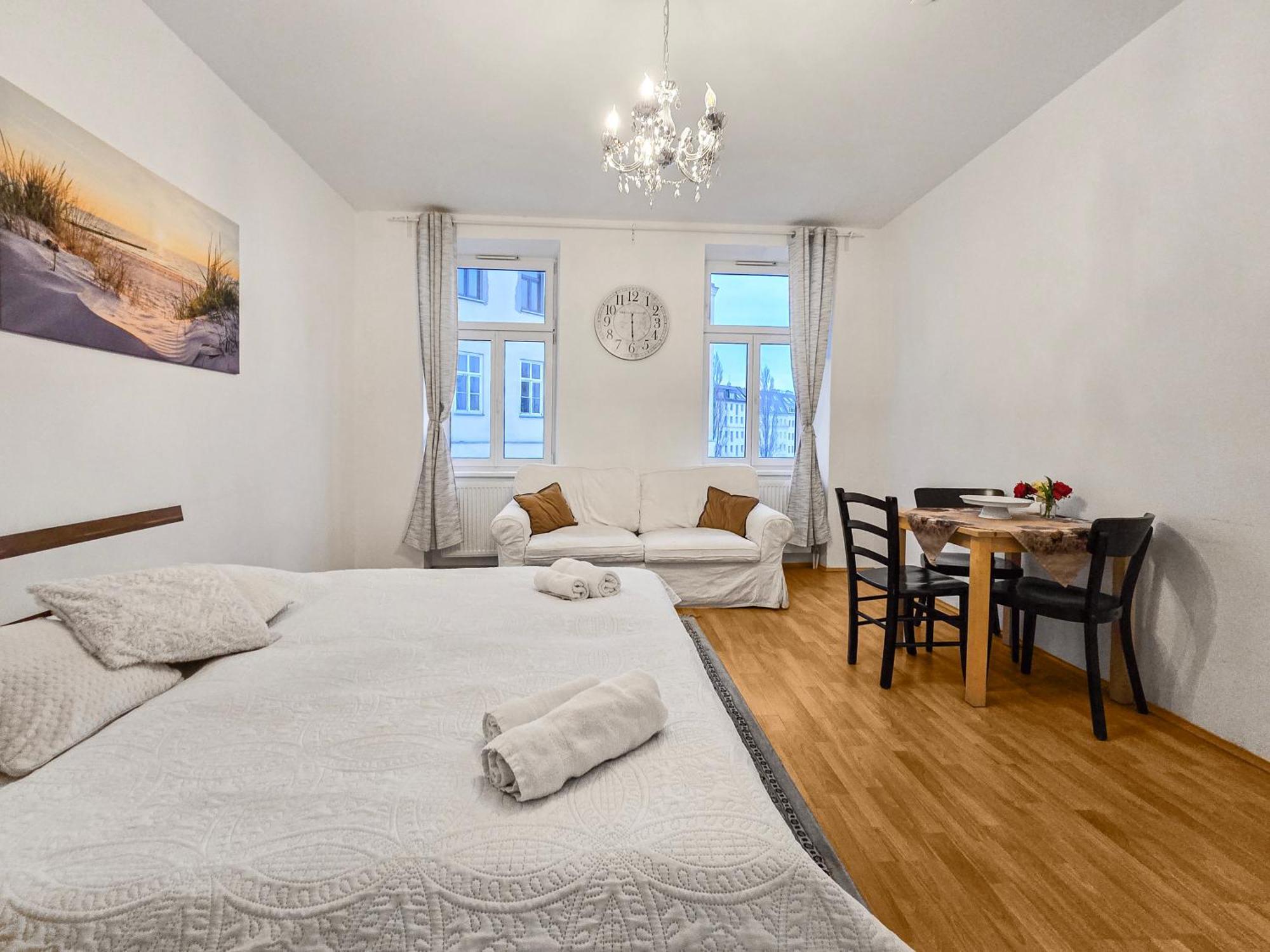 Modern Three-Bedroom, Triple King Beds เวียนนา ภายนอก รูปภาพ
